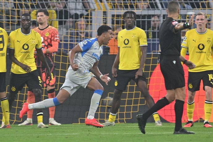 Santiago Mouriño celebra el 1-1 en el Borussia Dortmund-Villarreal CF de la Champions 26-27