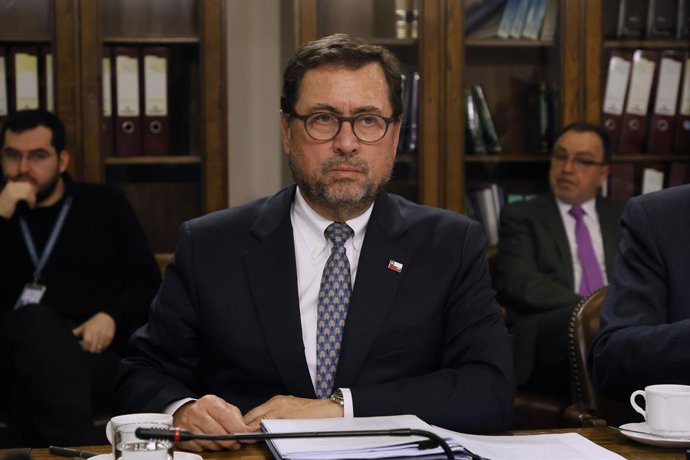 Chile.- Canciller afirma que Argentina va a cambiar decreto de "control compartido"