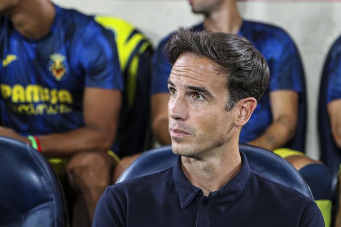 Inigo Perez, head coach of Villarreal CF, looks on during the Spanish league, LaLiga EA Sports, football match played between Villarreal CF and RC Deportivo A Coruna at La Ceramica stadium on September 5, 2026, in Villarreal, Spain.