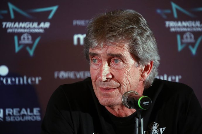 Futbol, Conferencia de prensa entrenador Real Betis. El entrenador del equipo español Real Betis Manuel Pellegrini, es fotografiado durante la conferencia de prensa previo al partido contra Colo Colo por el triangular internacional.  15/11/2022 Jonnathan