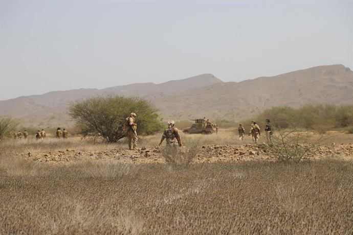 Archivo - HARAD (YEMEN), Feb. 4, 2022  -- Members of Yemeni government forces are seen in Harad District, Hajjah Province, northwestern Yemen, on Feb. 4, 2022. Yemeni government army on Friday advanced into the northern district of Harad near the Saudi Ar