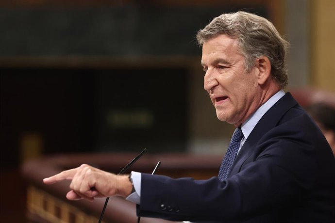 El presidente del Partido Popular, Alberto Núñez Feijóo, interviene durante una sesión plenaria en el Congreso de los Diputados, a 3 de septiembre de 2026, en Madrid (España). Sánchez comparece este jueves ante el Pleno del Congreso para informar sobre la