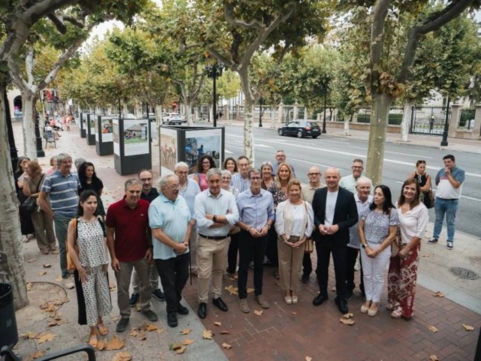 La exposición '30 años de Cooperación Riojana' recorre tres décadas de solidaridad y compromiso internacional