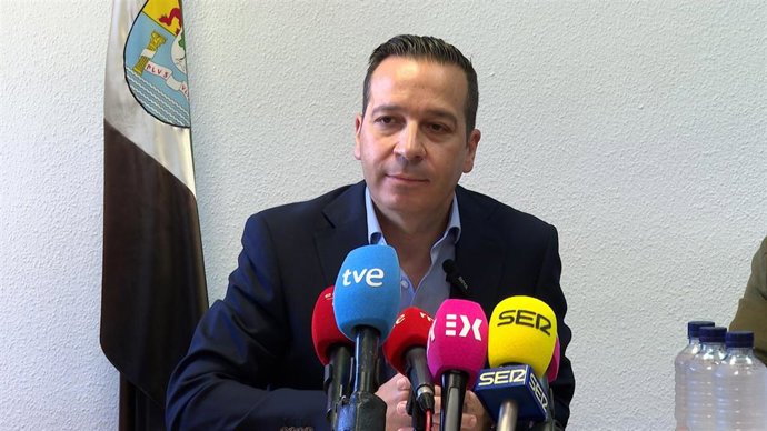 Archivo - Imagen de archivo del vicepresidente y consejero de Desregulación, Servicios Sociales y Familia, Óscar Fernández Calle, en una rueda de prensa