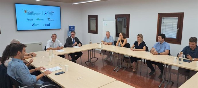 Reunión del vicepresidente Costa con los clústeres