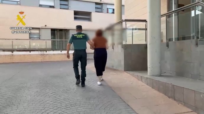 Detenida en San Agustín de Guadalix por varios delitos de hurto por el método del 'abrazo cariñoso' a personas mayores