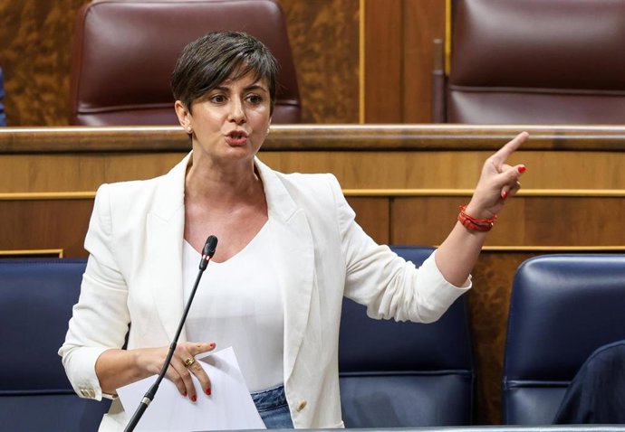 Archivo - La ministra de Vivienda y Agenda Urbana, Isabel Rodríguez, interviene durante una sesión de control al Gobierno, en el Congreso de los Diputados, a 17 de junio de 2026, en Madrid (España). 