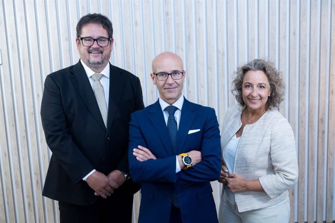 Pedro Abad, CEO de Rurix y CEO de Asteo Red Neutra; Pere Antentas, CTO de Rurix y CEO de Rede Aberta, y Ana Rial, CFO de Rurix.