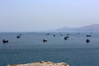 Archivo - KHASAB, June 20, 2026  -- This photo taken on June 20, 2026 shows the Strait of Hormuz near Khasab, a small town in northern Oman.