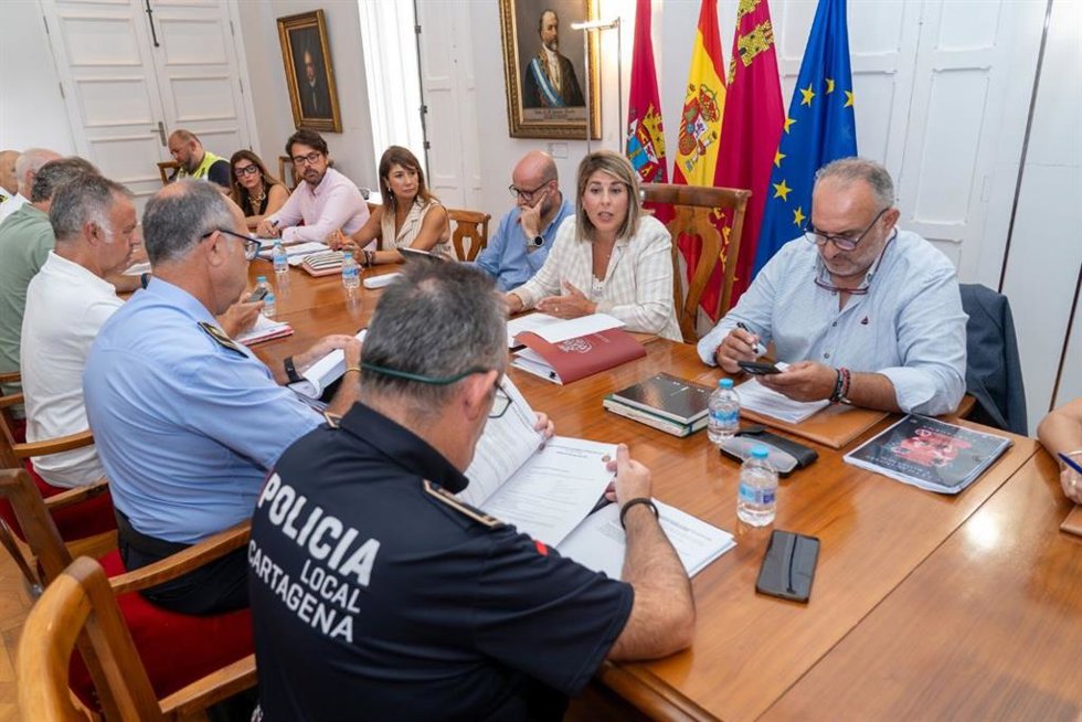 La alcaldesa, Noelia Arroyo, dirige la reunión del Centro de Coordinación Operativa Municipal ante el aviso naranja por lluvias y tormentas