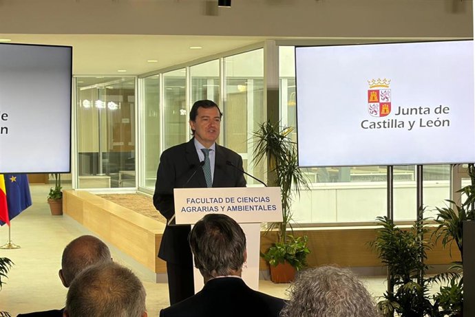 Mañueco achaca la bajada generalizada de resultados en el PISA a "las políticas educativas del Gobierno de España".