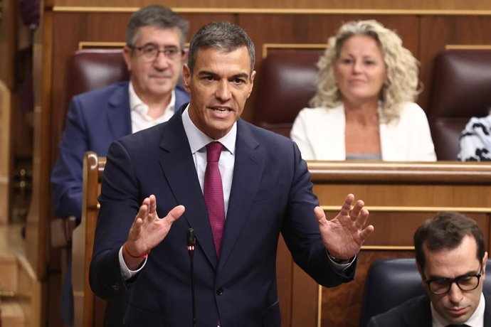 O presidente do Governo, Pedro Sánchez, discursa durante uma sessão plenária no Congresso dos Deputados, em 9 de setembro de 2026, em Madri (Espanha). O Governo enfrenta a primeira sessão de controle após o início do período legislativo, coincidindo 