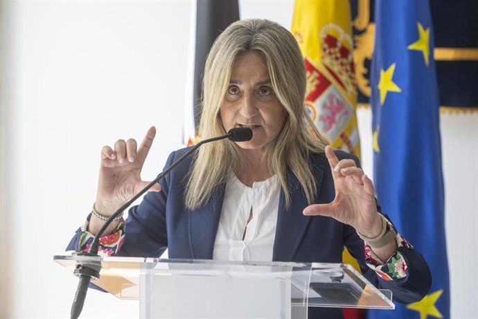 La ministra de Educación, Formación Profesional y Deportes, Milagros Tolón, 