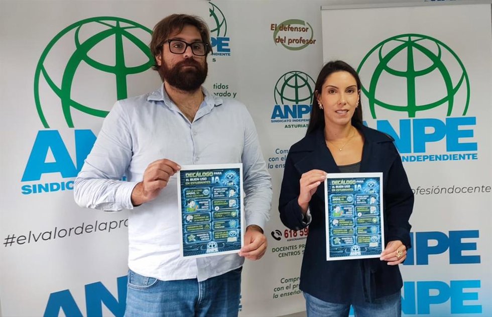 La presidenta de ANPE Asturias, Mariela Fernández, y el vicepresidente de ANPE Asturias, Rodrigo Sánchez.