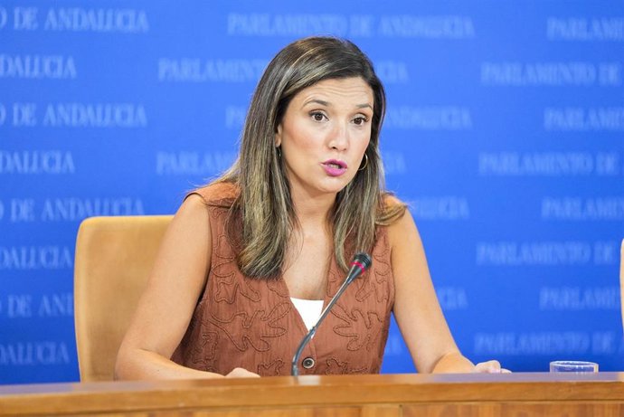 La portavoz del Grupo Parlamentario Socialista, María Márquez, durante la ronda de ruedas de prensa de portavoces de los grupos parlamentarios en el Parlamento de Andalucía. A 9 de septiembre de 2026 en Sevilla (Andalucía, España). Los portavoces de los g
