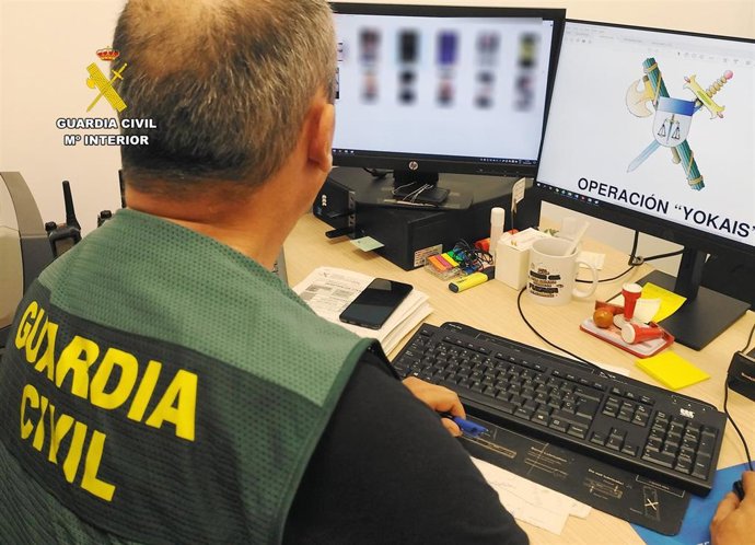 Investigan a dos jóvenes por tenencia y difusión de imágenes sexuales de una mujer cuando era menor