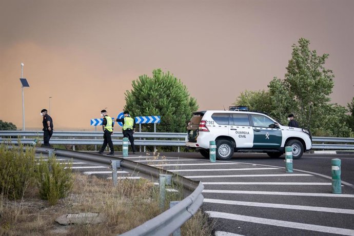 Archivo - Carretera cortada, a 2 de julio de 2026, en Chapinería, Madrid (España)