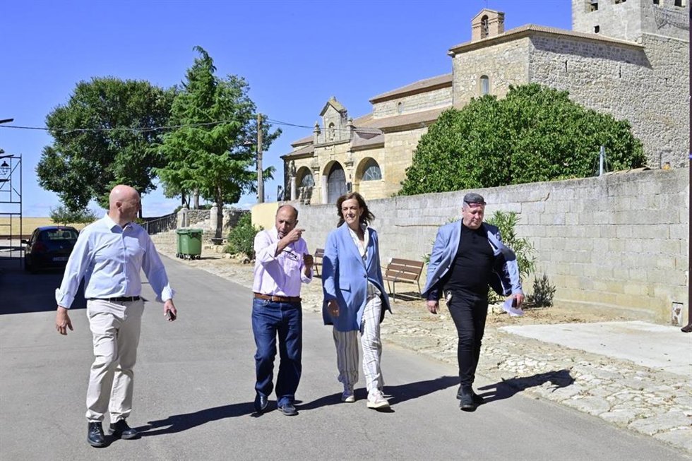Armisen en la visita a la localidad de Villerías.