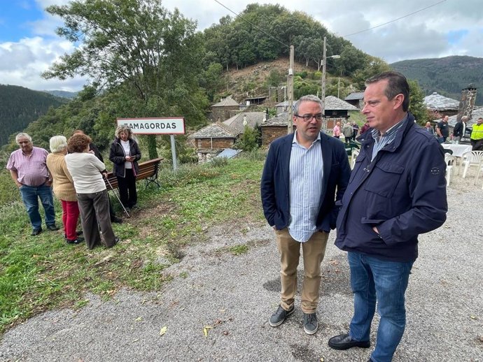 El consejero de Medio Rural, Marcelino Marcos, en Illano.
