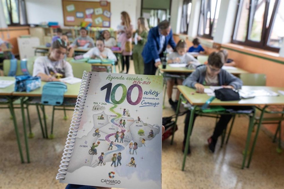 Imagen de la agenda que reparte el Ayuntamiento de Camargo a los estudiantes de sus centros.