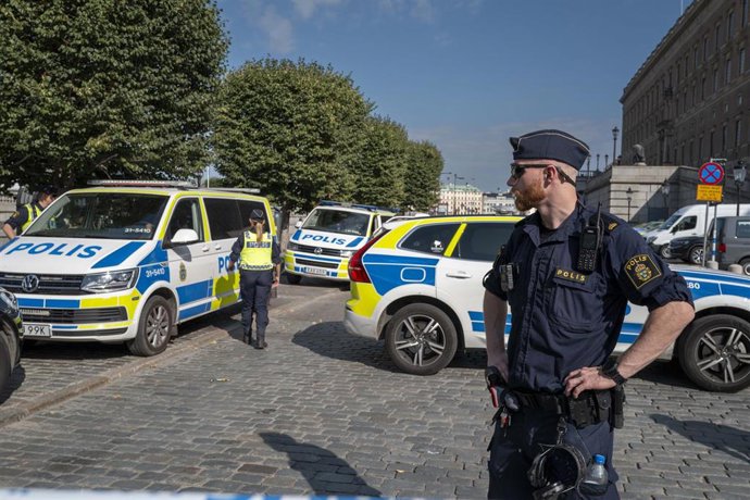 Archivo - La Policía sueca en las inmediaciones del Parlamento en Estocolmo. 