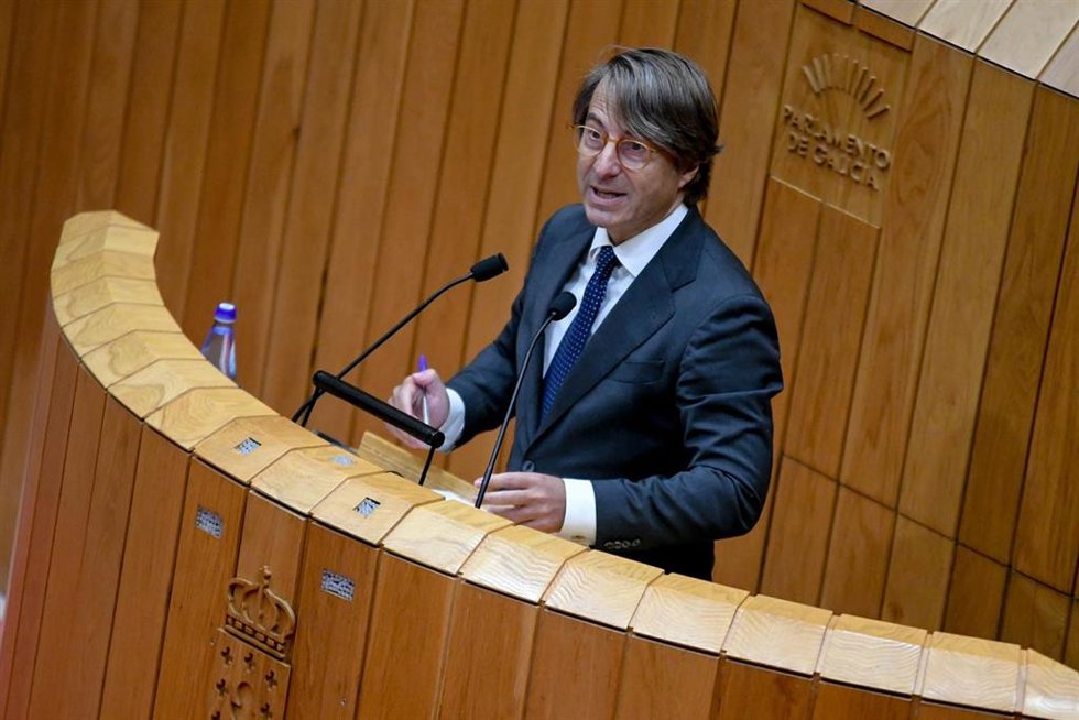 El conselleiro de Facenda, Miguel Corgos, interviene en el pleno del Parlamento de Galicia