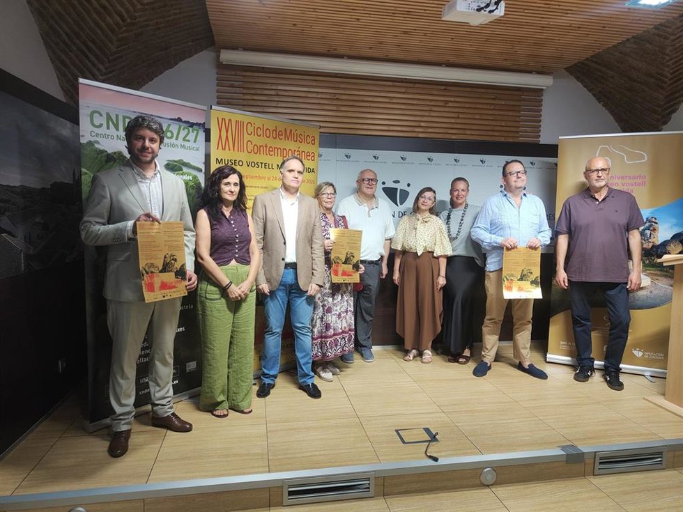 Foto de familia tras la presentación del XXVIII Ciclo de Música Contemporánea del Museo Vostell Malpartida