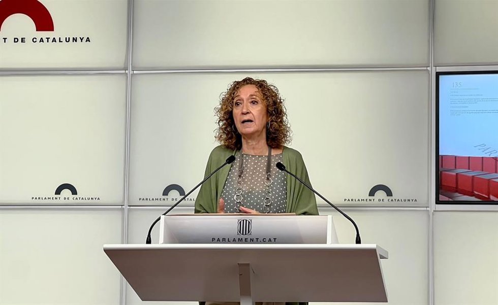 La portavoz de ERC en el Parlament, Ester Capella, en una rueda de prensa