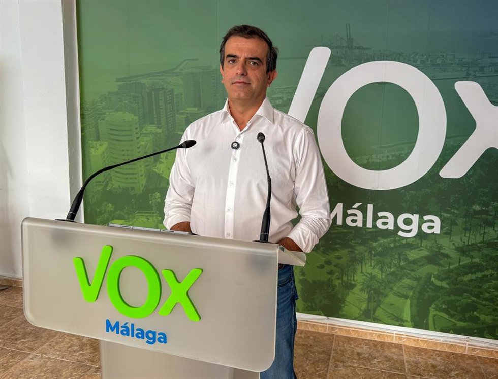 El presidente de Vox Málaga y diputado del Grupo Parlamentario de esta formación en Andalucía, Antonio Sevilla, en rueda de prensa.