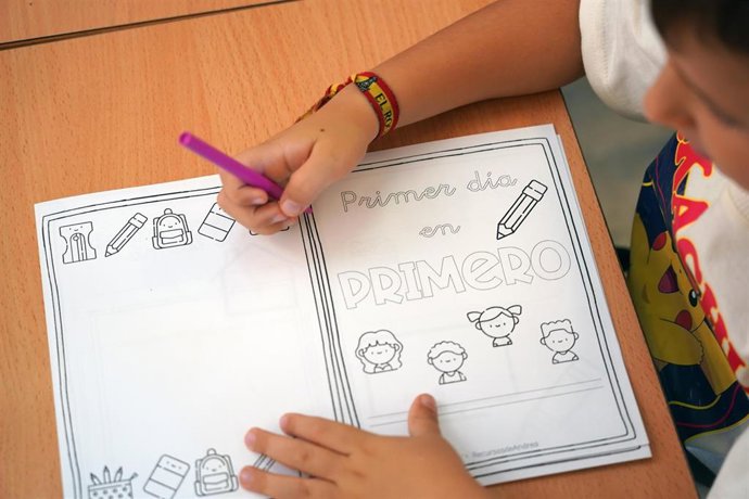 Archivo - Imágenes de la vuelta al colegio, a 10 de septiembre de 2025 en Málaga (Andalucía, España). 