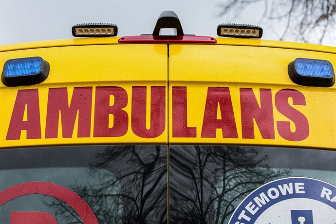 Archivo - March 4, 2022, Warsaw, Masovian Voivodeship, Poland: Red AMBULANCE lettering seen on the back of the new modern Mercedes-Benz Sprinter 4x4 ambulance service.
