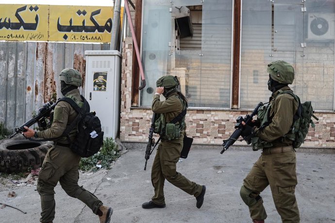 Archivo - Arquivo - Militares israelenses na cidade palestina de Huwara, na Cisjordânia