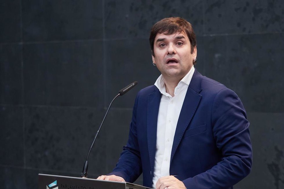 Archivo - El portavoz de Geroa Bai en el Parlamento de Navarra, Pablo Azcona.