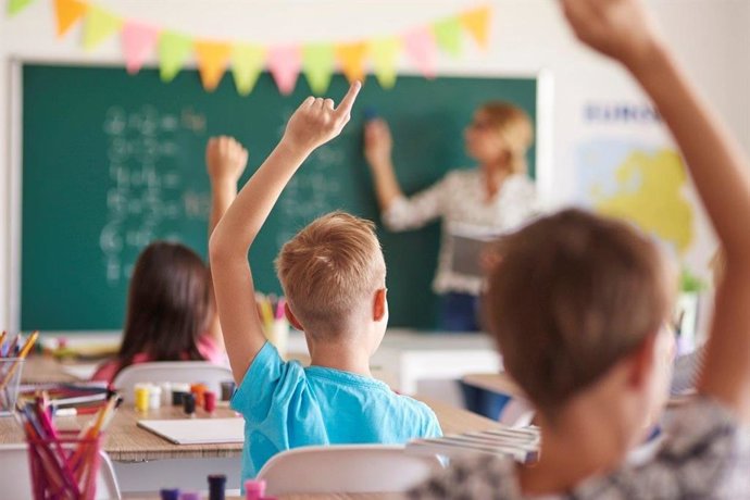 Archivo - Imagen de un aula con alumnos