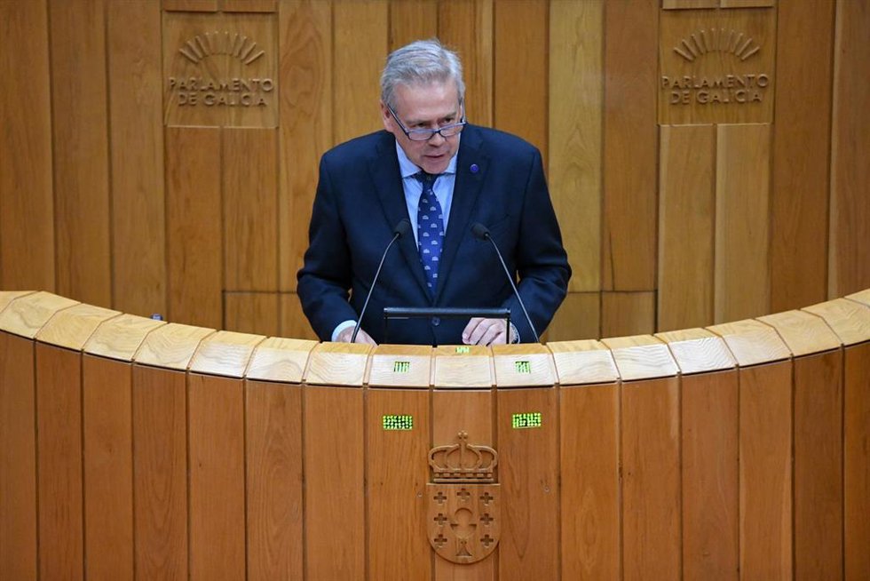 El conselleiro de Sanidade, Antonio Gómez Caamaño, en el Pleno del Parlamento de Galicia. Santiago de Compostela