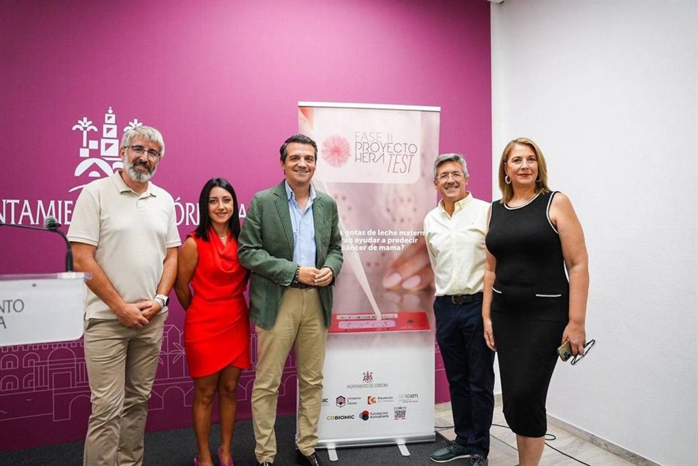Autoridades en la presentación de los datos del proyecto Hera.