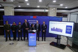 Santiago, 9 de Septiembre de 2026.  El ministro de Seguridad Publica, Martin Arrau, junto al Fiscal Nacional, Angel Valencia y los altos mandos de Carabineros, PDI y Gendarmeria, dan a conocer las cifras consolidadas de homicidios consumados del primer