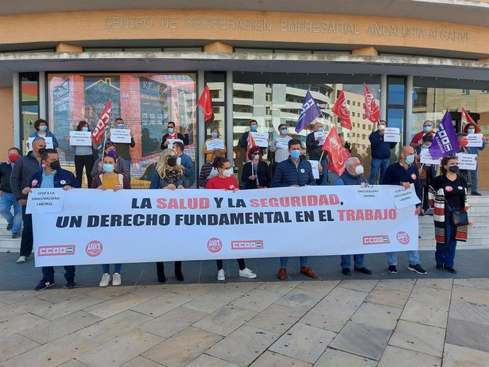 Archivo - Imagen de archivo de una concentración de UGT y CCOO en el Día Mundial de la Seguridad y la Salud en el trabajo.