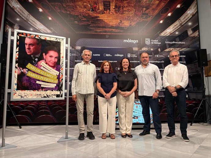 Javier Hernández, Gema Domínguez, Mariana Pineda, Carlos Álvarez y Juan Antonio Vigar, en la presentación de la 38 Temporada Lírica del Teatro Cervantes de Málaga