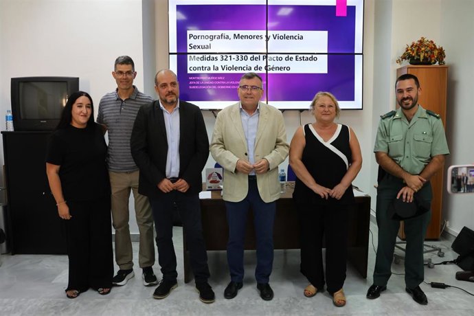 El subdelegado del Gobierno en Granada, José Antonio Montilla, ha inaugurado, junto al alcalde de Salobreña, Pedro Javier Ortega, la jornada celebrada este miércoles en el municipio costero.