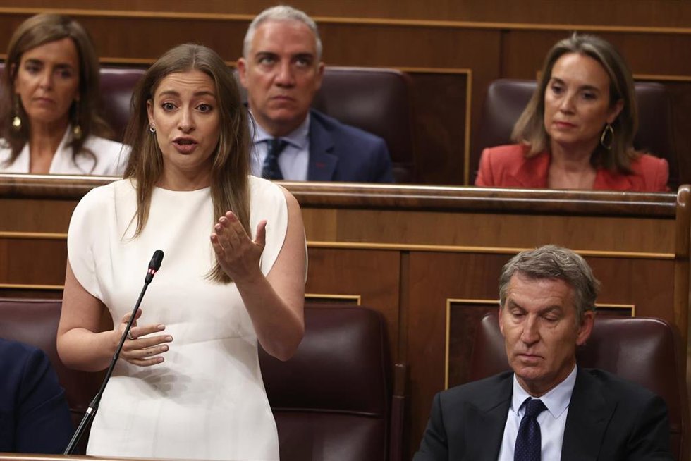 La portavoz del PP en el Congreso, Ester Muñoz, interviene durante una sesión plenaria en el Congreso de los Diputados, a 9 de septiembre de 2026, en Madrid (España). 