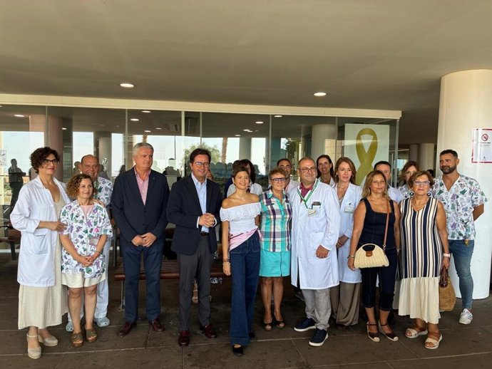 Campaña 'Enciende la Esperanza' por el cáncer infantil en el Hospital Materno Infantil Princesa Leonor de Almería.