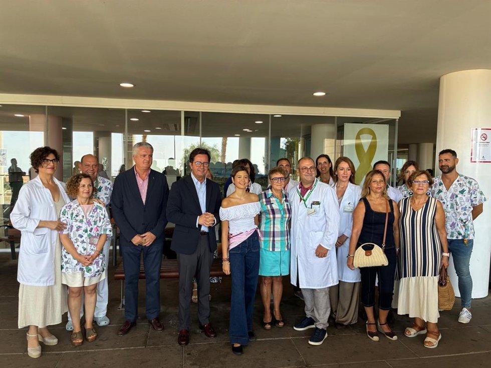 Campaña 'Enciende la Esperanza' por el cáncer infantil en el Hospital Materno Infantil Princesa Leonor de Almería.