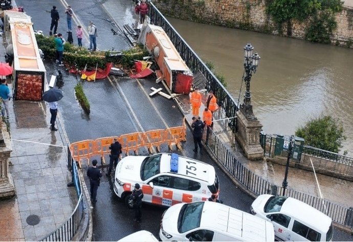 Desplomado el arco sobre el Puente Viejo
