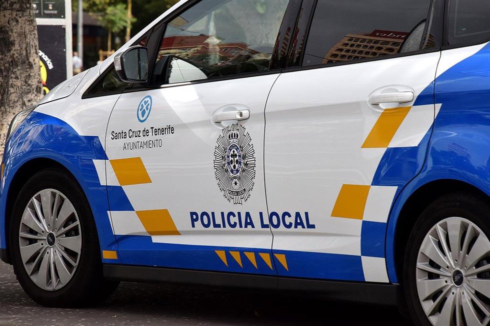 Archivo - Vehículo de la Policía Local de Santa Cruz de Tenerife