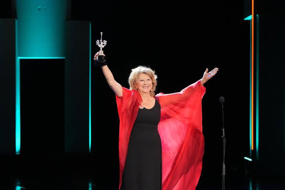 Archivo - La productora Esther García recibe el Premio Donostia durante la gala inaugural de la 73ª edición del Festival Internacional de Cine de San Sebastián, en el Teatro Victoria Eugenia, a 19 de septiembre de 2025, en San Sebastián, Guipúzcoa, País V