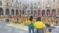 El Parlament convalida el decreto para equiparar el salario de educadoras de las 'escoletes' concertadas no integradas
