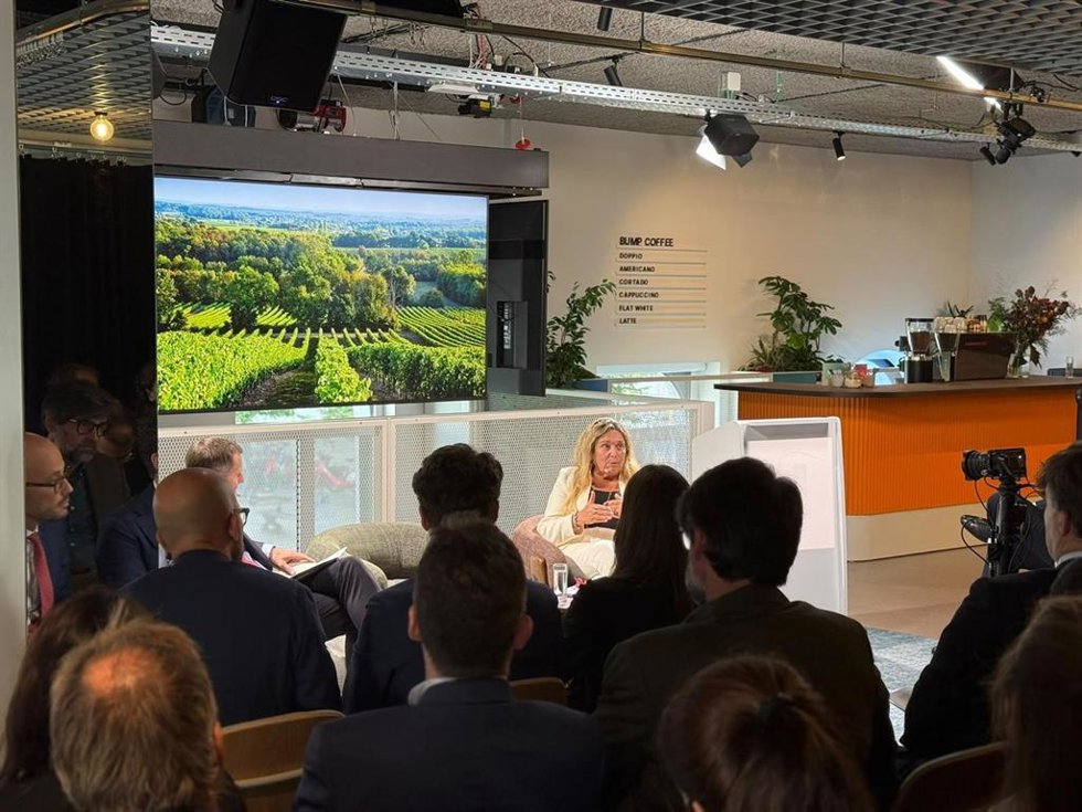 La eurodiputada y copresidenta del Intergrupo de Vino y Bebidas Espirituosas del Parlamento Europeo, Esther Herranz, ha participado en un evento de Spirits Europe