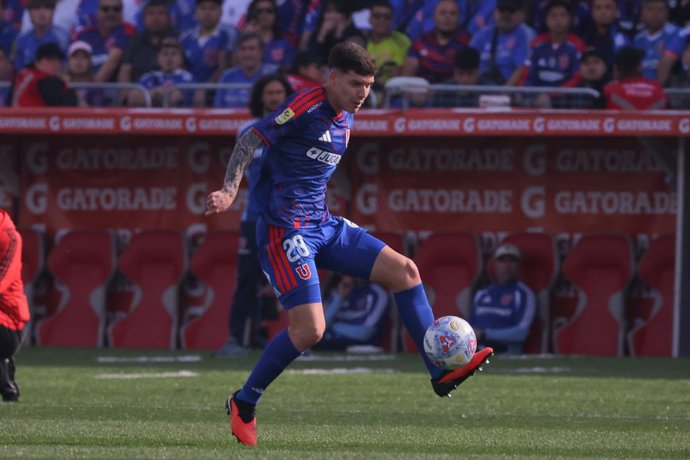 Futbol, Universidad de Chile vs Colo Colo. Fecha 20, Liga de Primera 2026. El jugador de Universidad de Chile Agustin Arce es fotografiado durante el partido de la Liga de Primera contra Colo Colo disputado en el estadio Nacional de Santiago,