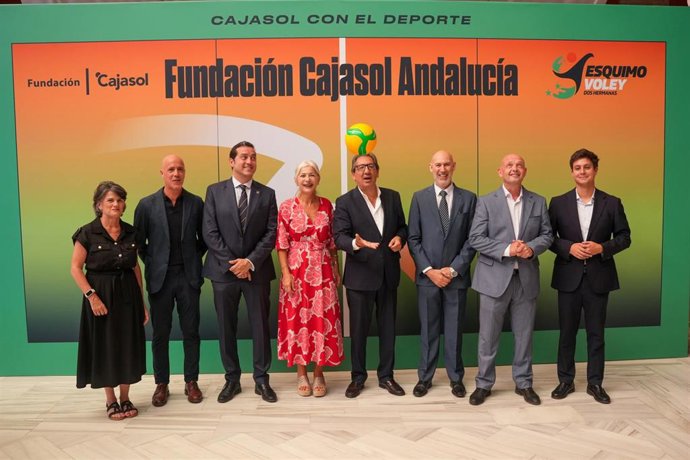 La consejera de Cultura, Patrimonio Histórico y Deporte, Patricia del Pozo interviene en el acto de presentación del Cajasol Andalucía Femenino.